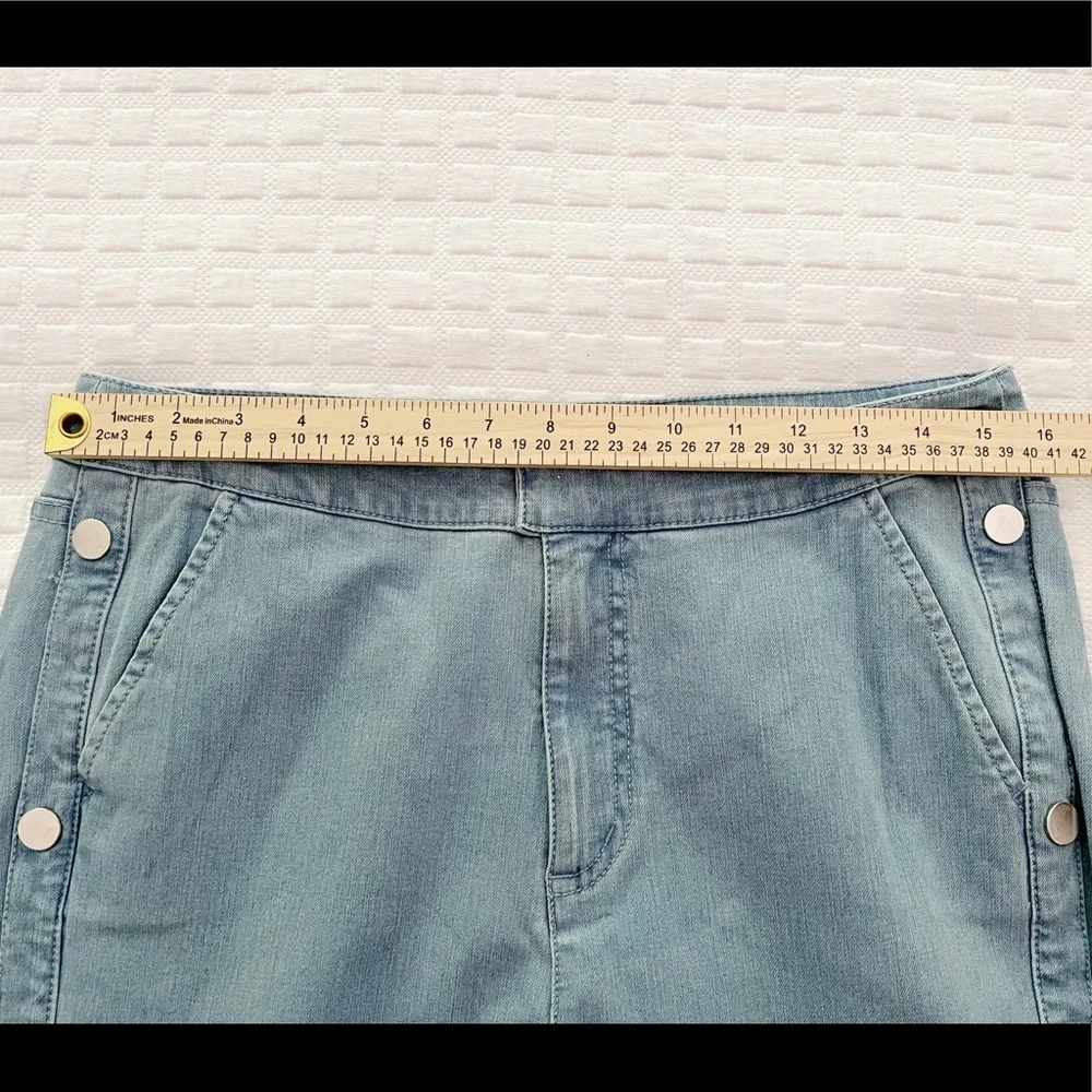 A350330 G.I.L.I. Dual Stretch Side Button Flare Jeans LIGHT WASH Size 10 Boho - Picture 4 of 9